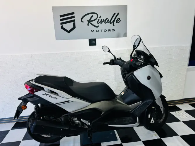 YAMAHA XMAX CONNECTED