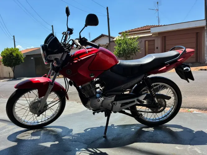 Ybr 125 ano 2010 vermelha 