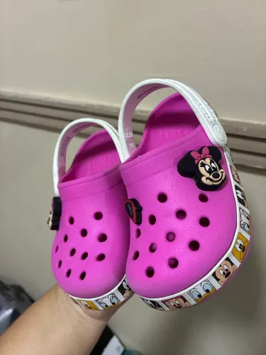 Vendo Crocs Minnie