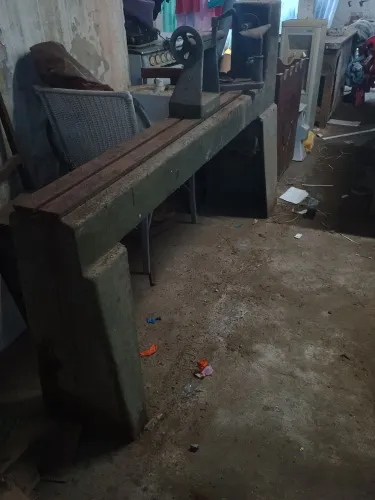 Vendo máquinas para marcenaria, bancada de serra, prensa e torno.