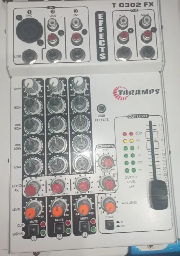 Mesa Taramps com leds 