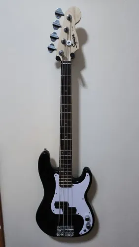 Contrabaixo Fender Squire Mini + Cubo + Cabo