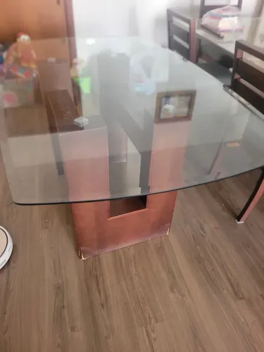 Mesa de jantar com tampo de vidro