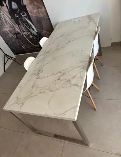 MESA MARMORE e PAINEL para Reunião c Acabamento refinado - Novissima