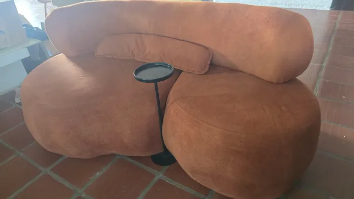 SOFÁ ORGÂNICO TERRACOTA | DESIGN CURVO E CONTEMPORÂNEO
