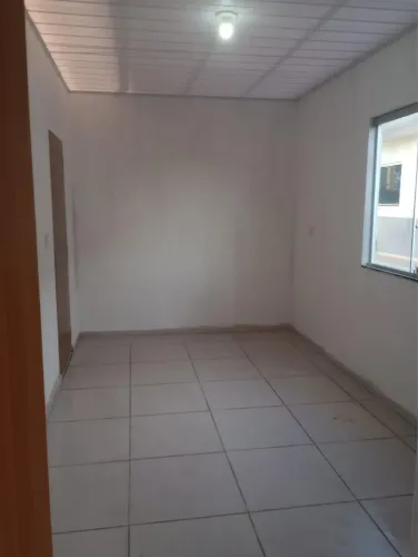 Alugo um cômodo