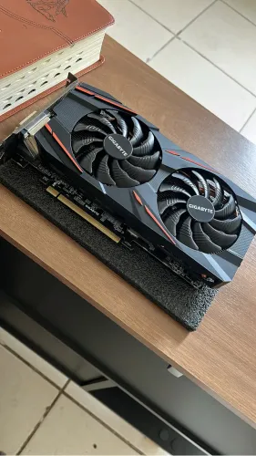 Placa de vídeo Rx 570.