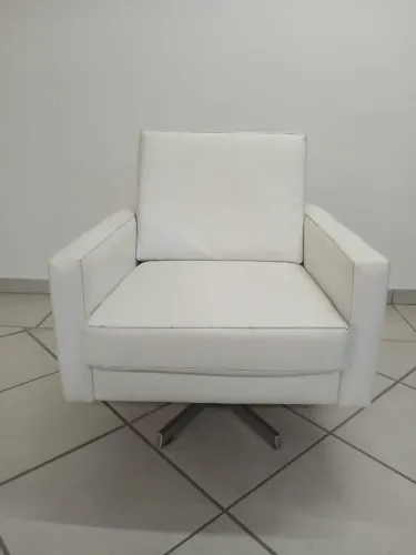 Poltrona Branca Bem Conservada