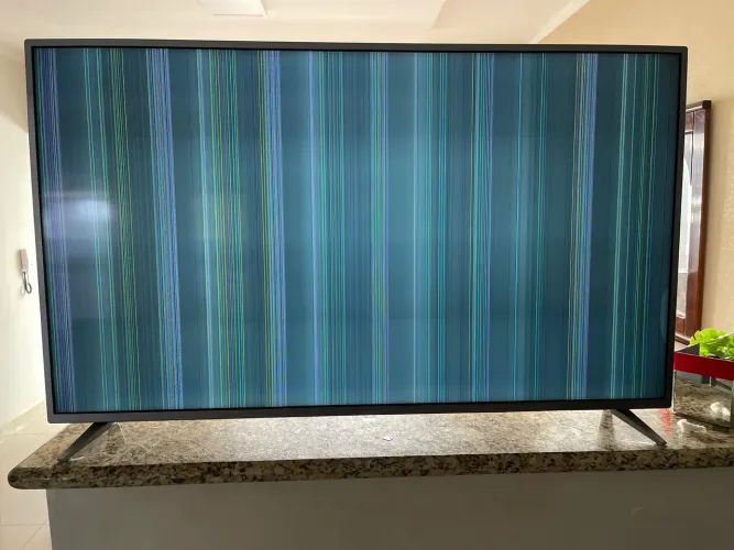 Tv Philips 55 smart, pra retirada de peças. Display com listras.
