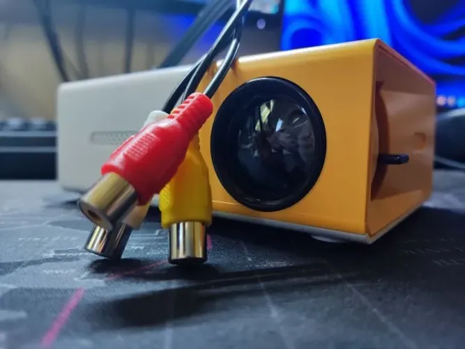 Mini Projetor YG300 LED HDMI USB Novo - Preto ou Amarelo