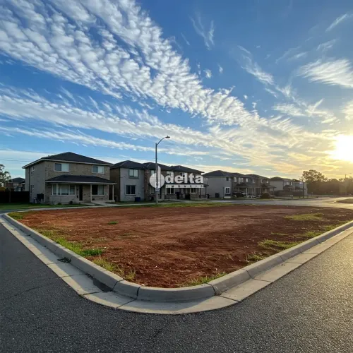 Terreno de esquina disponível para venda 306,11 m² no bairro Presidente Roosevelt em Uberl