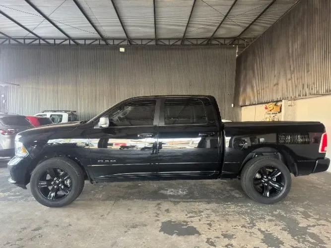 Ram Classic Laramie 5.7 V8 16V Gasolina 4X4 Aut. 2023