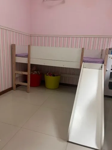 Cama Tok&Stok com Escorrega