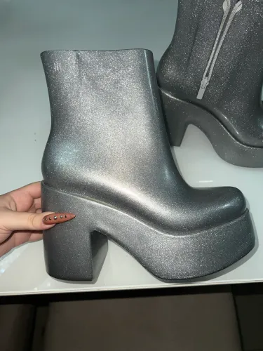 Bota plataforma Melissa prata 37 