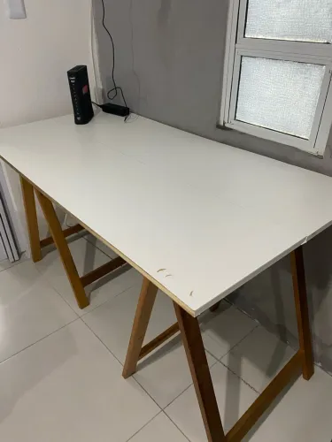 Mesa com cavalete