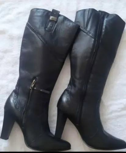 Bota em couro legítimo ?