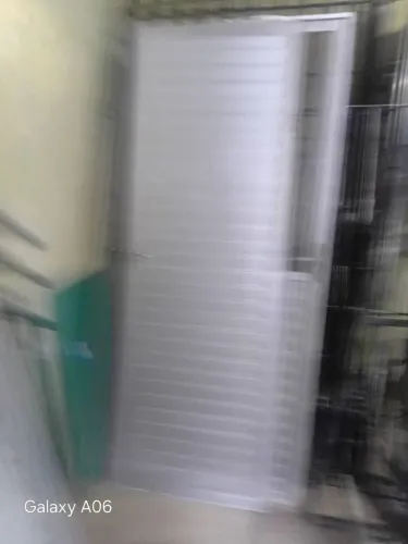 Vendo porta de alumínio alt.2.07 por 71 larg.