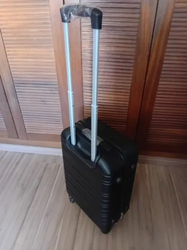 Mala de bordo de 10 kg - Tamanho 18 - padrão ANAC - NUNCA USADA, NOVÍSSIMA!