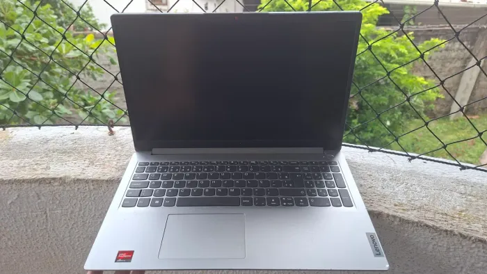 Notebook Lenovo Ryzen 3 / 8GB RAM / SSD 256GB / Windows 11