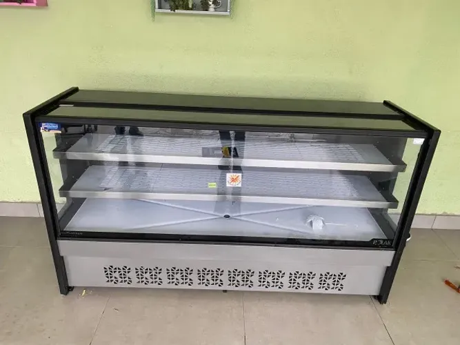VITRINE REFRIGERADA 1,75M NOVO- POLAR