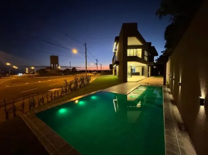 Belíssima casa de alto Padrão no Condomínio Green Park.