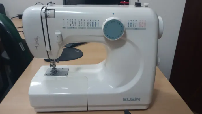 Máquina de costura Elgin JX-4000 portatil