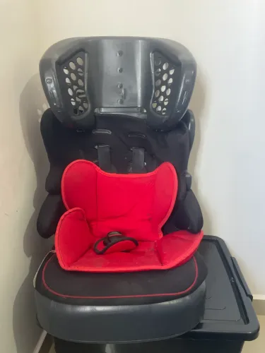 Cadeirão de criança para carro