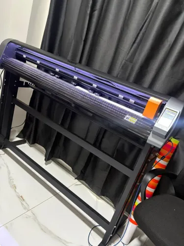 Plotter de recorte industrial V48 1,20 de boca