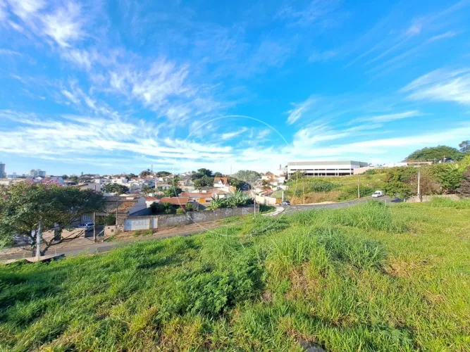 Área de 6.600m² em Campinas, ótima para condomínio, perto da Lagoa do Taquaral e Shopping.