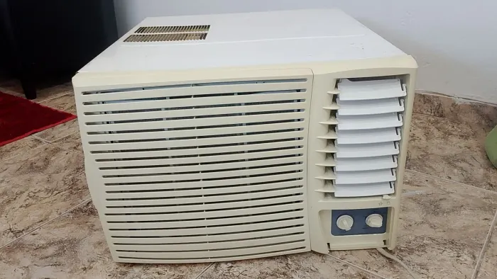 Vendo-se Ar condicionado de janela 12.000 BTUs 127v.