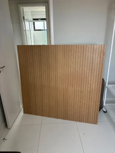 Cabeceira ripada de cama de casal 