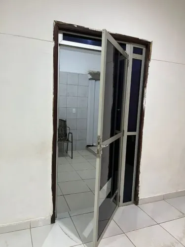 Porta de vidro com alumínio