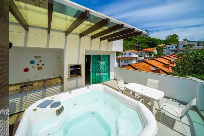 COBERTURA DUPLEX PARA LOCAÇÃO DE TEMPORADA 03 SUÍTES NO CENTRO DE BOMBINHAS