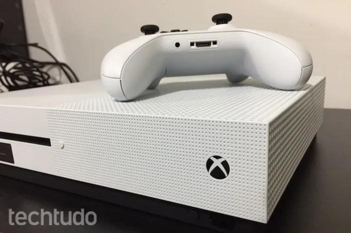 Xbox one s, 1terabyte, mídia física, acompanha 2 controles e caixa do console 