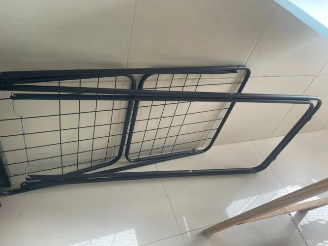 Varal de roupa preto