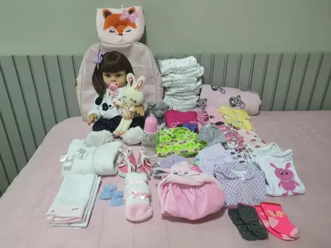 Bebê Reborn Corpo de Silicone (pode dar banho) + Acessórios (ver foto)