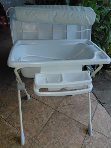 Banheira com suporte e trocador de 2 mão
