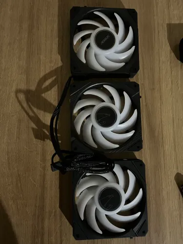 Três fans 120mm rgb Aorus