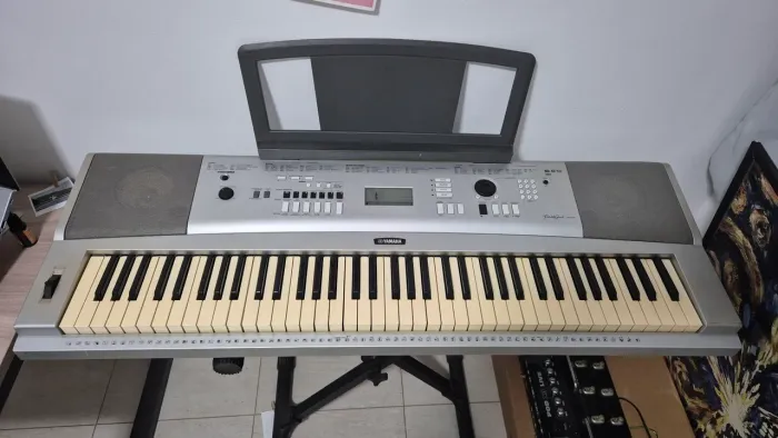 Teclado Yamaha Portable Grand DGX-230