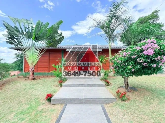 LINDA CASA EM CONDOMÍNIO FECHADO.