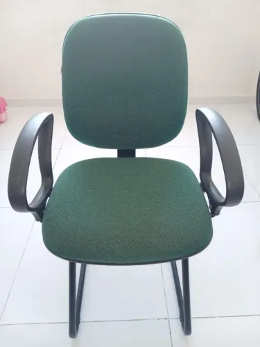 Cadeira Diretor Fixa com braço orelha