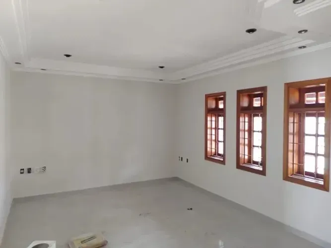 VENDE-SE CASA EM LEME-SP NA RUA HUGO ANTEGHINI N° 321, JARDIM DO BOSQUE, COM 4 QUARTOS