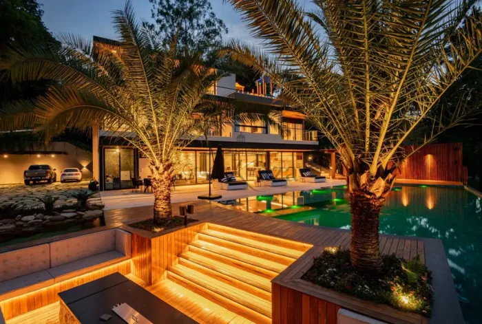 Oportunidade - Casa em Condomínio - Condomínio Recanto dos Pássaros - 5 Suítes - 670m².