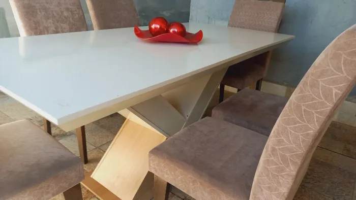 Mesa de jantar com 6 cadeiras