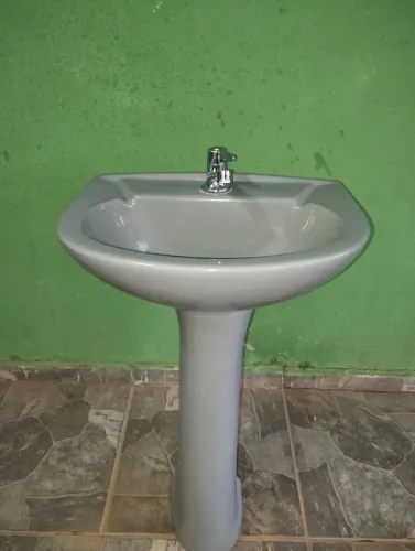 Vende-se uma pia de banheiro completa 