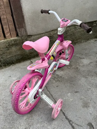 Bicicleta infantil menina
