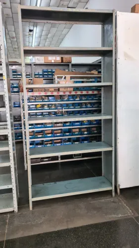 Estante de aço reforçada