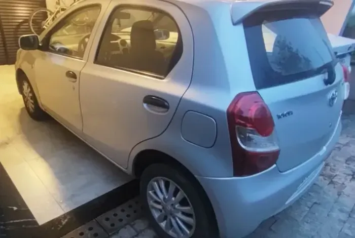 Toyota Etios X 1.3 Flex 16V 5P Mec. 2013