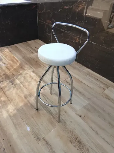 Banqueta Alta Cromada com Assento Branco - Excelente Estado