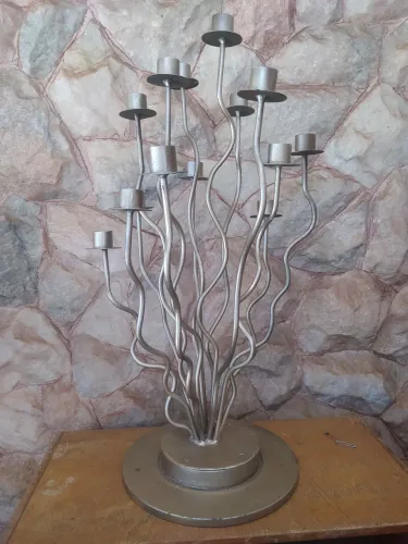 Candelabro de metal